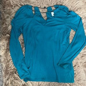 Turquoise top with chain links around neck, size M